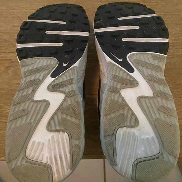 White and black Nike air max - Picture 3 of 5